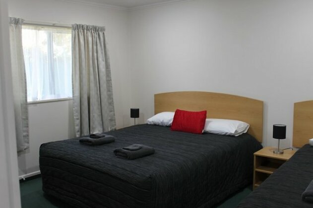 The Lakes Motel - Photo4