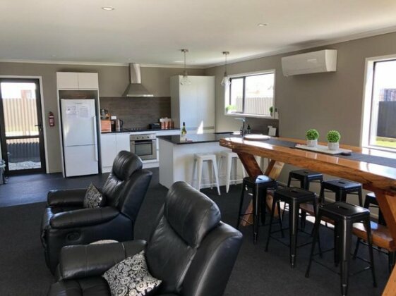 Twizel - Rhoboro Getaway - Modern & Relaxing - Photo2