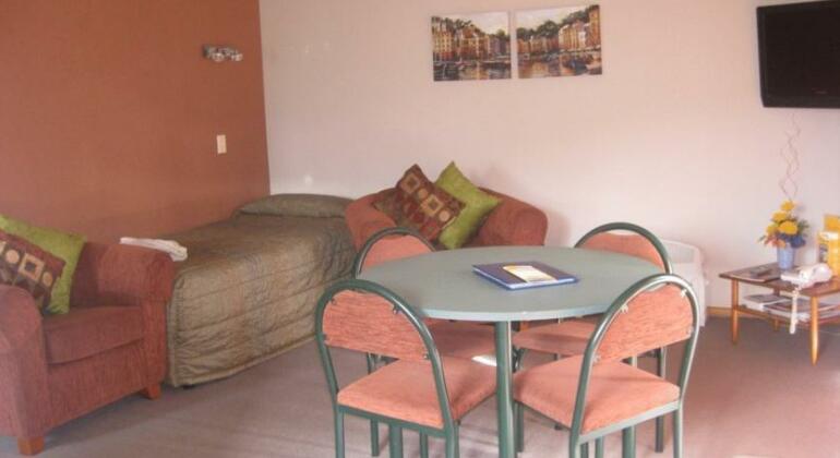 Bay Vista Waterfront Motel - Photo5