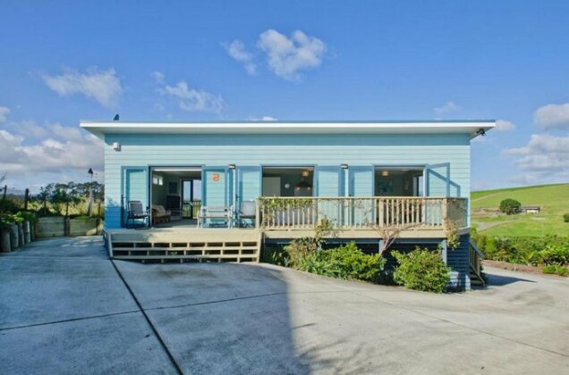 The Blue Cottage with WiFi- Waipu Holiday Home