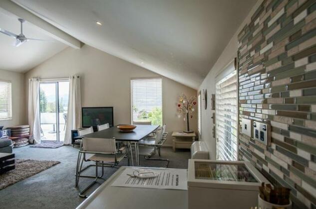 166 Beacon Point Road - Photo2