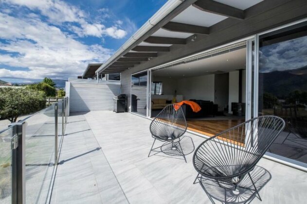 Alpine Attitude - Wanaka Holiday Home - Photo4