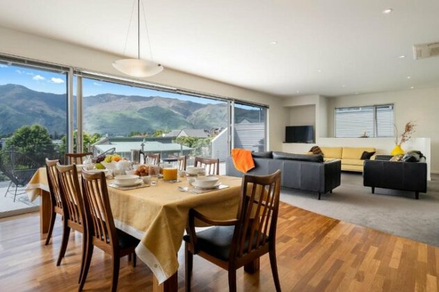 Alpine Attitude - Wanaka Holiday Home - Photo5