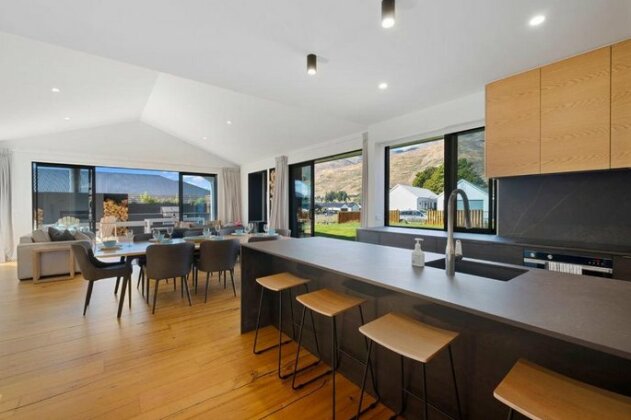 Cloud Nine - Wanaka Holiday Home - Photo2