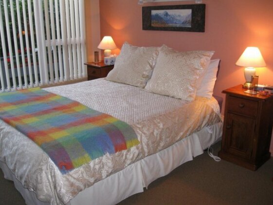 Collinson's Cottage And Apartment - Photo2