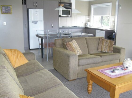 Collinson's Cottage And Apartment - Photo4
