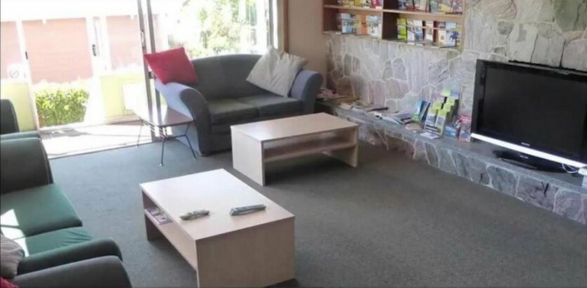Holly's Backpackers - Photo3