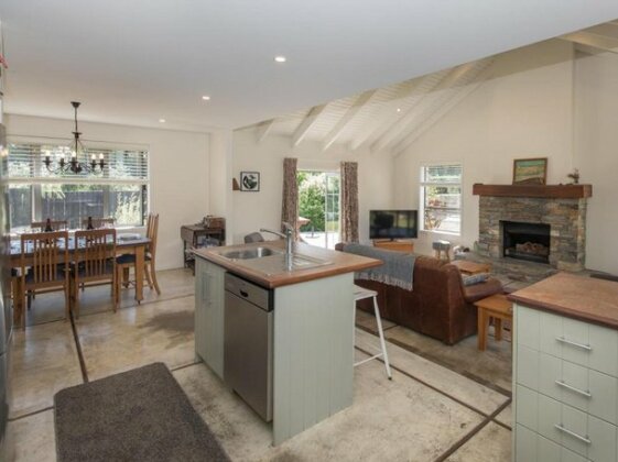 Modern Cottage Charm - Albert Town Holiday Home Only 5 Minutes From Wanaka - Photo3