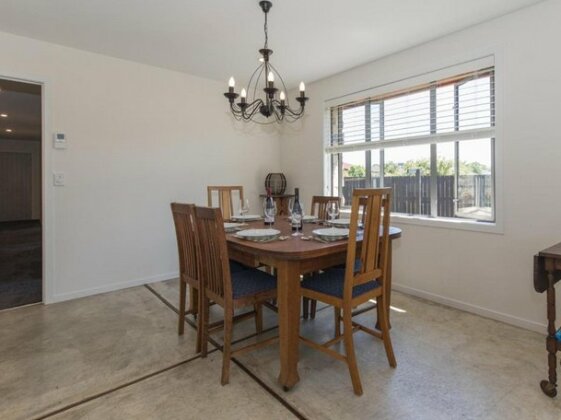 Modern Cottage Charm - Albert Town Holiday Home Only 5 Minutes From Wanaka - Photo4