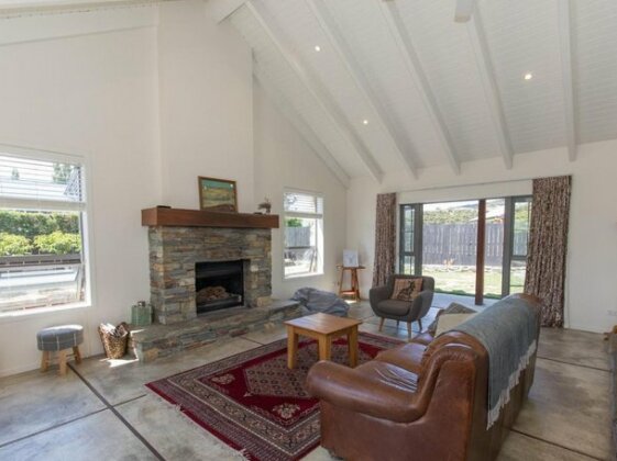 Modern Cottage Charm - Albert Town Holiday Home Only 5 Minutes From Wanaka - Photo5