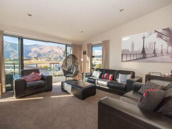 Picture Perfect - Wanaka Holiday Home - Photo2