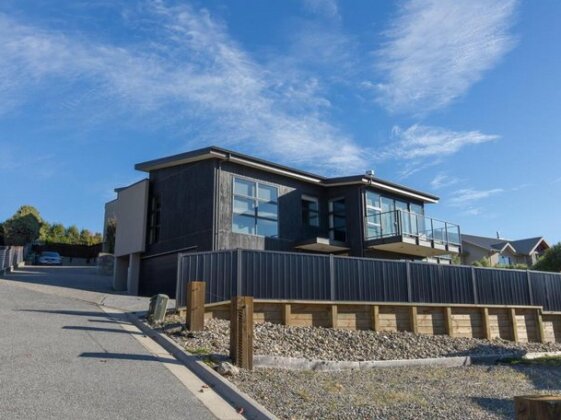 Picture Perfect - Wanaka Holiday Home - Photo3