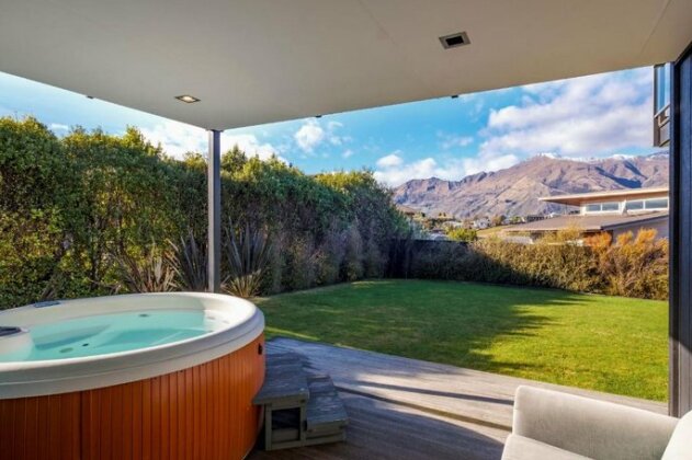 Picture Perfect - Wanaka Holiday Home - Photo4