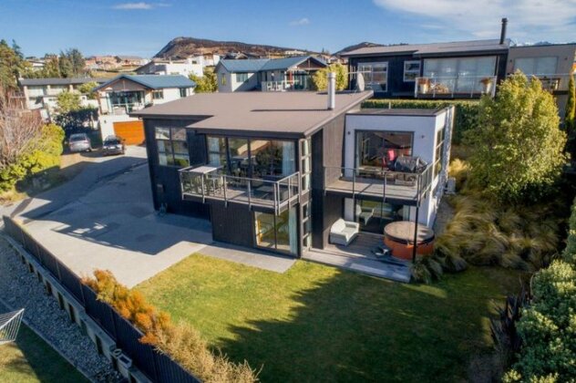 Picture Perfect - Wanaka Holiday Home - Photo5