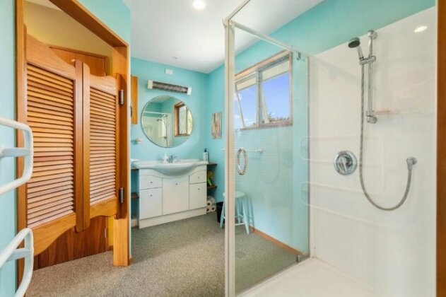 Retro Ski Lodge - Wanaka Holiday Home - Photo5