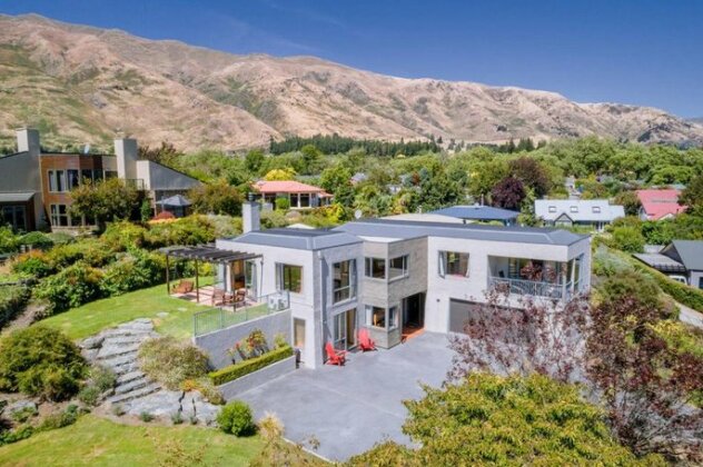 Sargood Splendour - Wanaka Holiday Home - Photo2