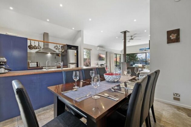 The Silver Lining - Wanaka Holiday Home - Photo2