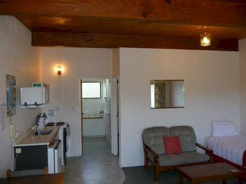 Coachman's Lodge Motel - Photo2