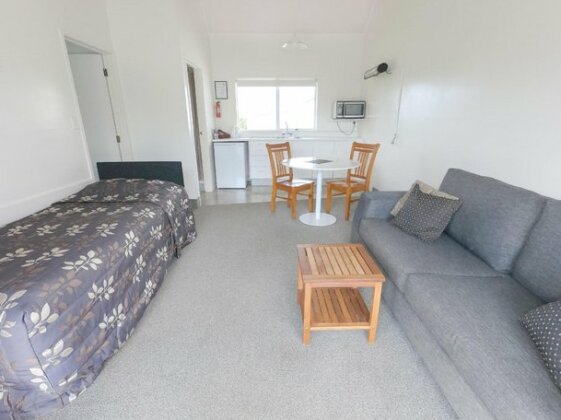 Castle Court Motel - Photo2