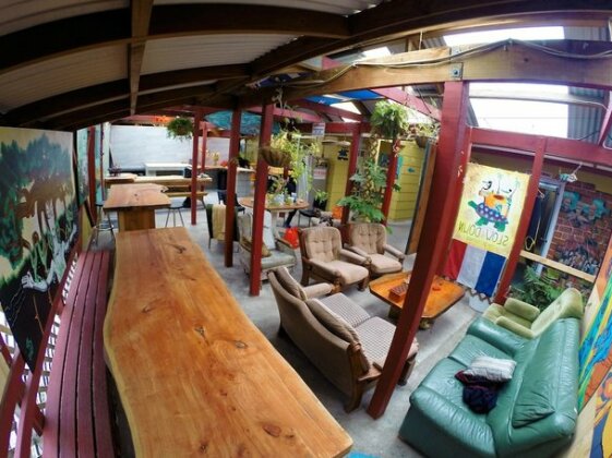 Bazil's Hostel & Surf School - Photo3