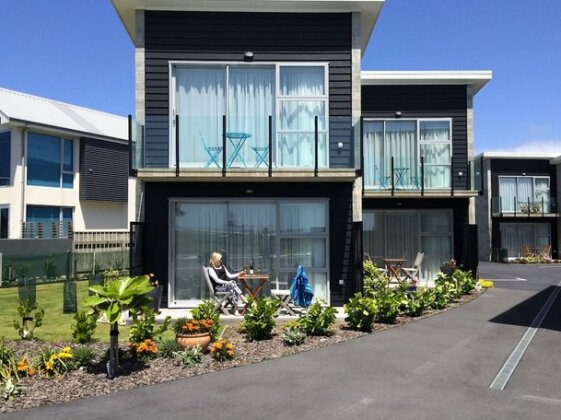 Carters by the Sea Beachside Apartments - Photo4