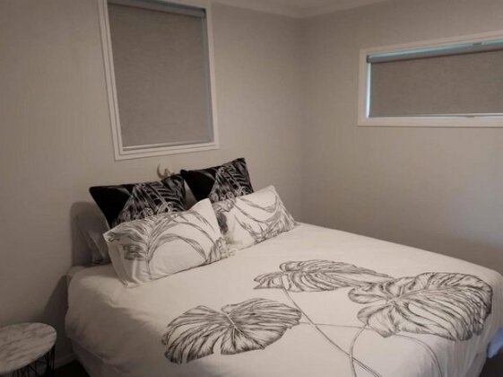 Guest house on Plummers Point - Photo2