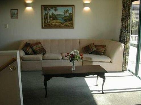 Crestwood Bed and Breakfast - Photo2