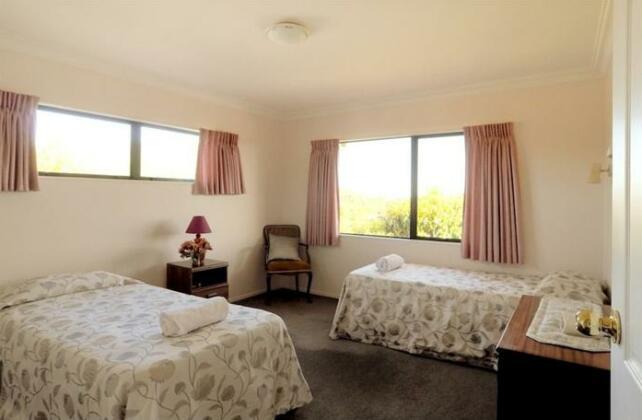 Crestwood Bed and Breakfast - Photo4