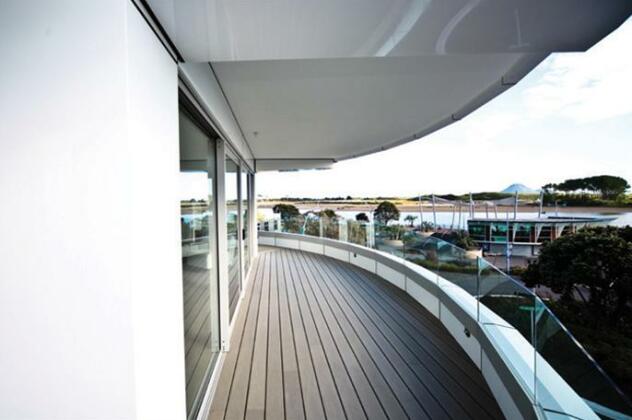 Quayside Luxury Apartments - Photo2