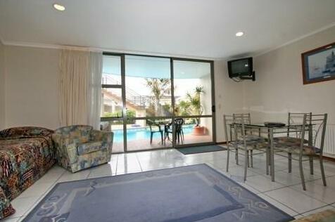 Breakers Motel - Photo5
