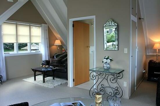 Brenton Lodge - Photo3