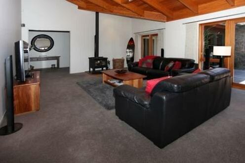 Peninsula Waterfront Retreat - Photo4