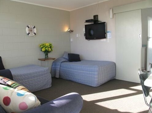 Flaxmill Bay Motel - Photo3