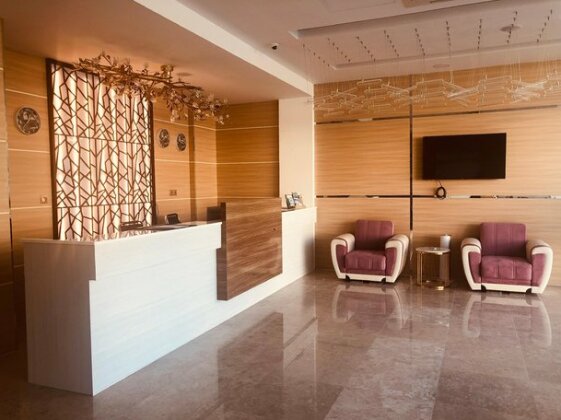 Season Inn Hotel - Photo4