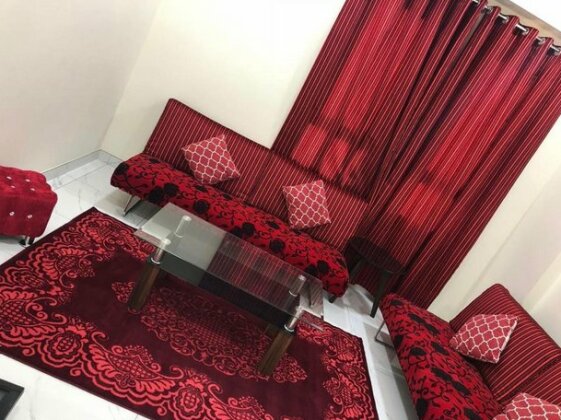 Busher Two Bedroom Apartment Families Only - Photo3