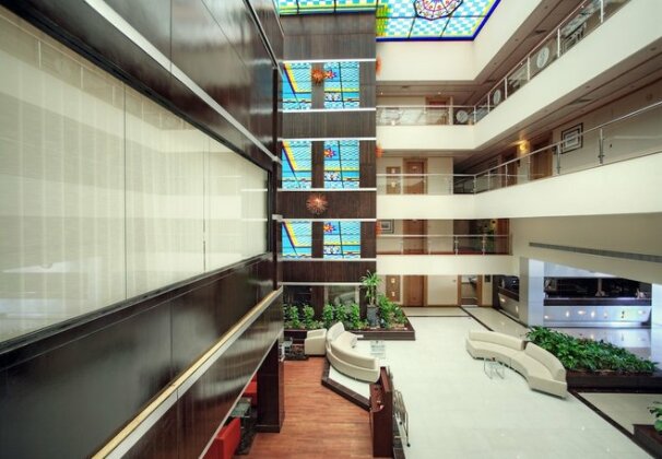 Ramada Qurum Beach Hotel - Photo3