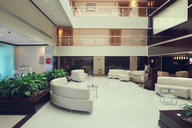 Ramada Qurum Beach Hotel - Photo4