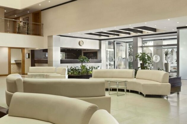 Ramada Qurum Beach Hotel - Photo5