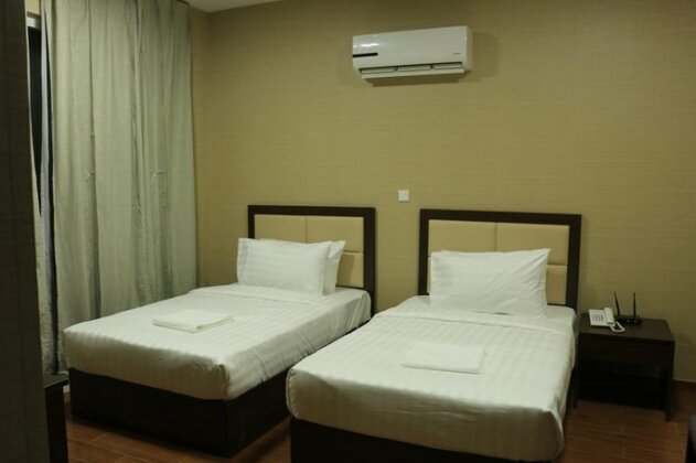 OYO 102 Alpha Suites - Photo3
