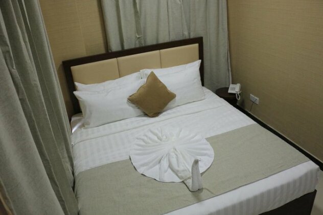 OYO 102 Alpha Suites - Photo4