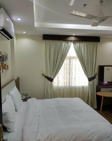 F & H Hotel - Photo2