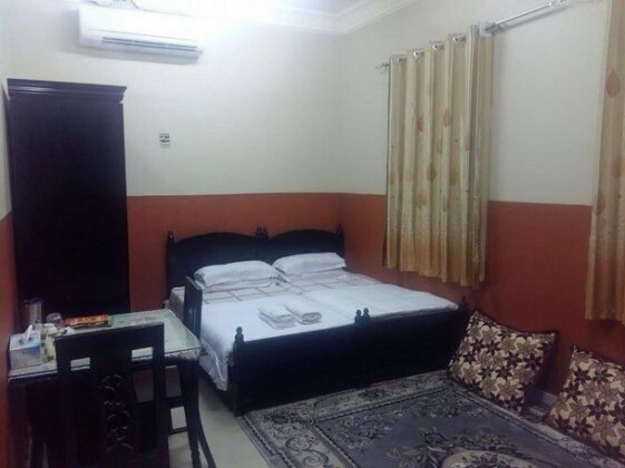 Five Continents Hotel - Photo2