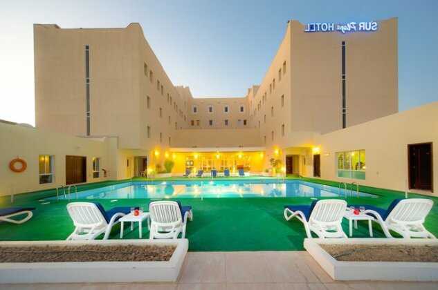 Sur Plaza Hotel - Photo2