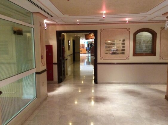 Sur Plaza Hotel - Photo3