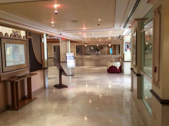 Sur Plaza Hotel - Photo4