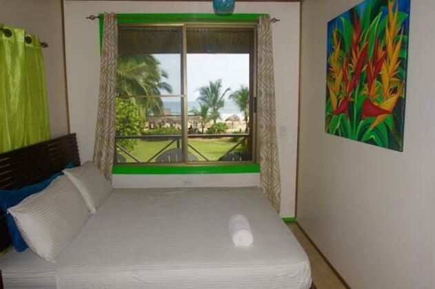 Red Frog Bungalows Surf Resort - Photo4