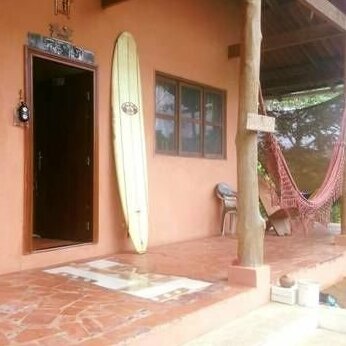 Big Kahuna Surf Camp - Photo2