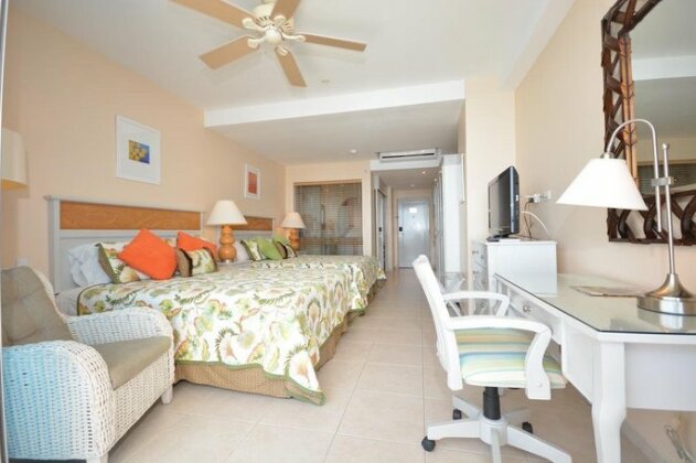 Solarium at Coronado Bay - Photo2