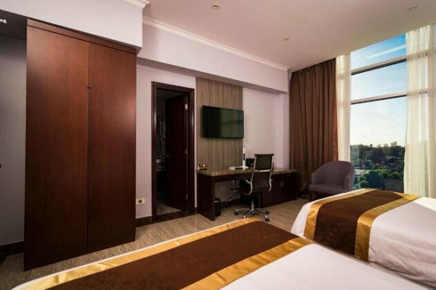 City Plaza Hotel & Suites - Photo2