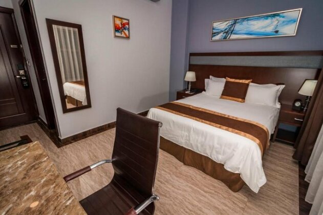 City Plaza Hotel & Suites - Photo4